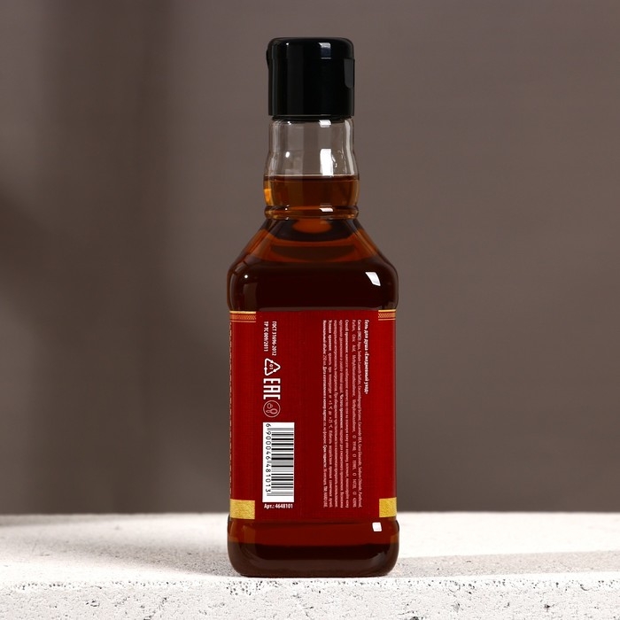 Подарочный набор косметики &laquo;Первый во всём&raquo;, гель для душа во флаконе виски 250 мл и мочалка для тела, Новый Год