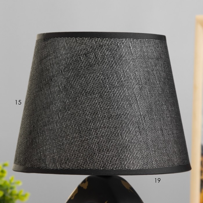 Настольная лампа "Аморет" E14 40Вт черный-золото 20х20х30 см RISALUX