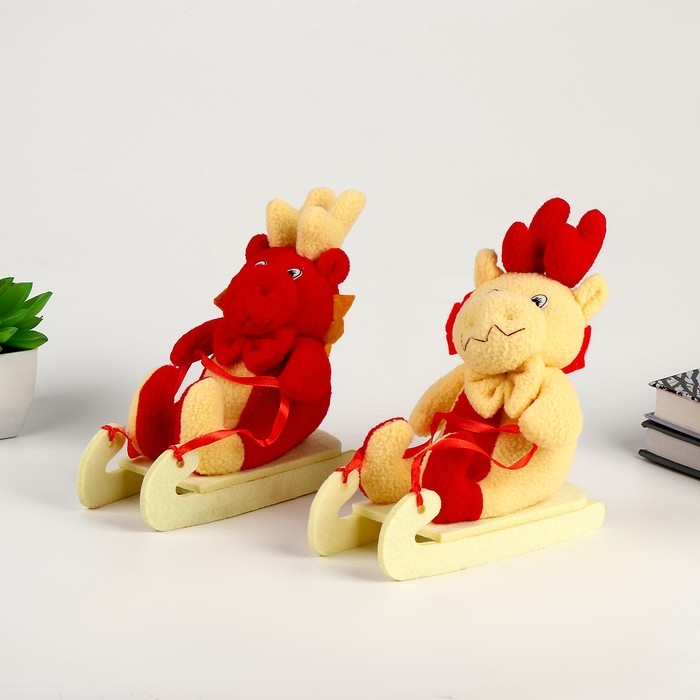 Мягкая игрушка «Дракон на санях» на подвесе, цвет МИКС Мягкая игрушка «Дракон на санях» на подвесе, цвет МИКС