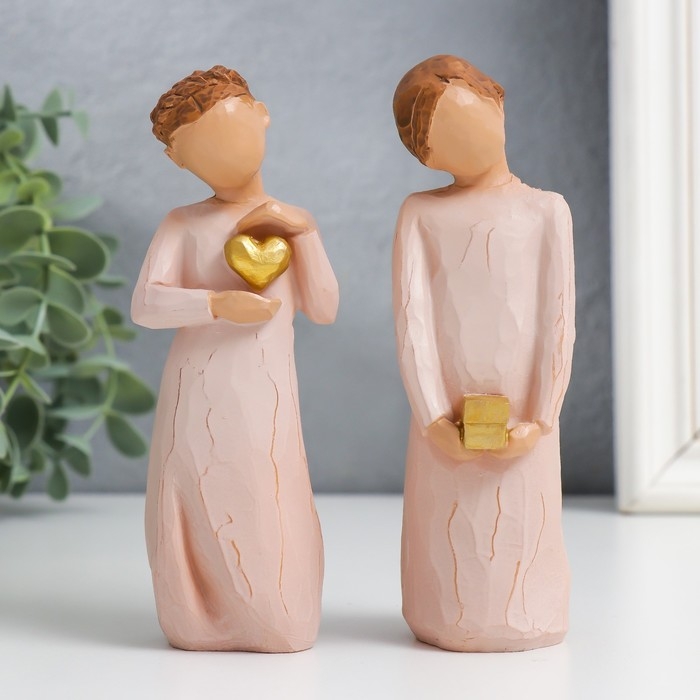 Сувенир полистоун Сувенир полистоун "Девушка с кробочкой/сердечком" МИКС 4х4,5х13 см