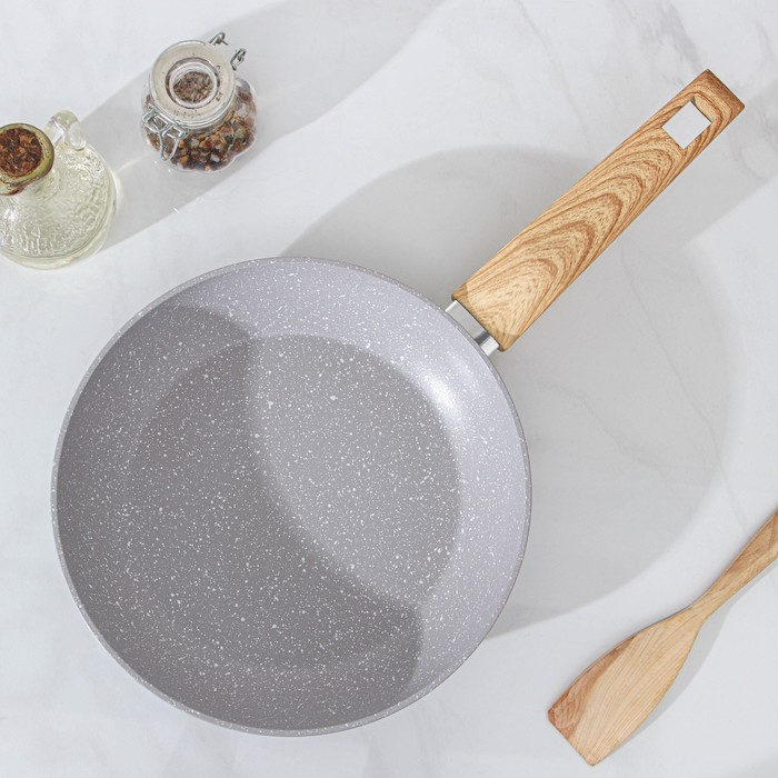 Сковорода кованая Magistro Natural, d=24 см, ручка soft-touch, индукция, антипригарное покрытие, цвет серый Сковорода кованая Magistro Natural, d=24 см, ручка soft-touch, индукция, антипригарное покрытие, цвет серый