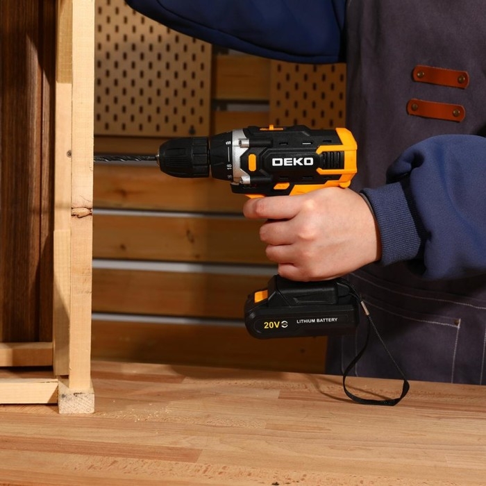 Дрель-шуруповерт DEKO Banger 20V, 20 В, 2х1.5 Ач, кейс + набор инструментов 63 предмета Дрель-шуруповерт DEKO Banger 20V, 20 В, 2х1.5 Ач, кейс + набор инструментов 63 предмета