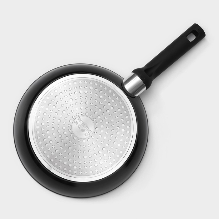 Сковорода Magistro Warrior, d=22 см, h=4,5 см, ручка soft-touch, антипригарное покрытие, индукция, цвет чёрный Сковорода Magistro Warrior, d=22 см, h=4,5 см, ручка soft-touch, антипригарное покрытие, индукция, цвет чёрный