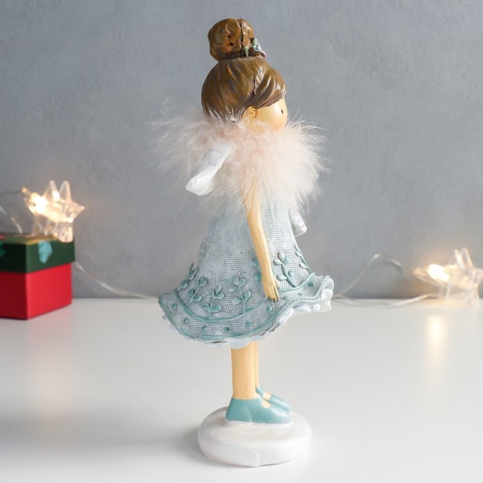 Сувенир полистоун "Девочка в голубом платье со снежинкой" 8,5х8х20 см