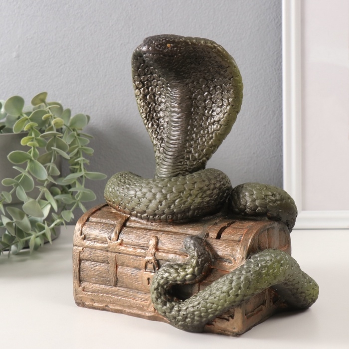 Копилка Копилка "КОБРА НА СУНДУКЕ" 20 х 17 х 12 см.