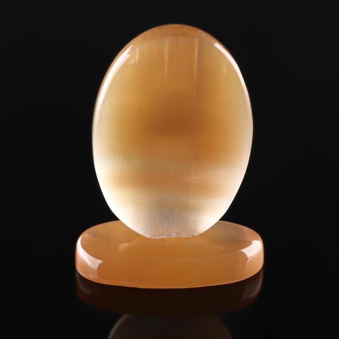 Икона овал на поставке с фоном Икона овал на поставке с фоном"Святая троица", селенит