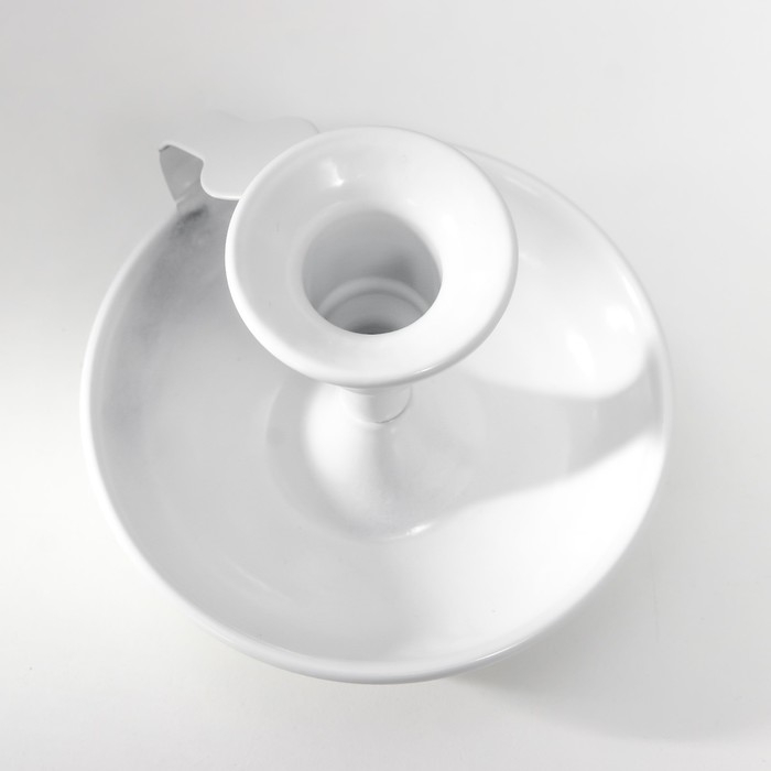 Подсвечник металл на 1 свечу с ручкой Подсвечник металл на 1 свечу с ручкой "Изгиб" белый 9х10,5х10,5 см