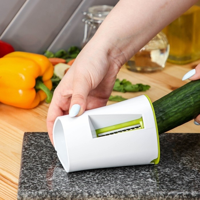 Овощерезка спиральная/соковыжималка с контейнером Доляна, 2 в 1, 10&times;9,9&times;8,6 см, цвет зелёный, белый
