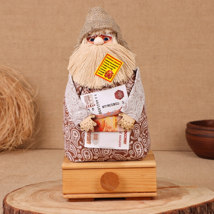 Домовой "Афанасий с купюрой", на сундуке, 28х15х12 см