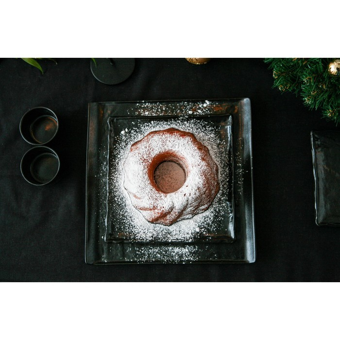 Блюдо фарфоровое для подачи Magistro Pietra lunare, 21×21 см, цвет чёрный Блюдо фарфоровое для подачи Magistro Pietra lunare, 21×21 см, цвет чёрный