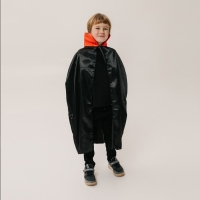 Карнавальный набор &laquo;Кровожадный вампир&raquo;: плащ и зубы