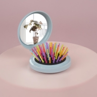 Расчёска массажная «Мягкие зверята», складная, с зеркалом, d = 7,5 см, рисунок МИКС Расчёска массажная «Мягкие зверята», складная, с зеркалом, d = 7,5 см, рисунок МИКС