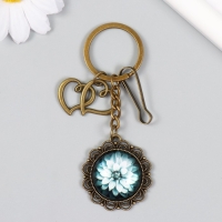 Брелок металл, стекло с карабином "Двойное сердце и цветок в медальоне" бронза 9,5 см Брелок металл, стекло с карабином "Двойное сердце и цветок в медальоне" бронза 9,5 см