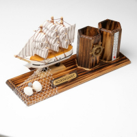 Набор настольный "Корабль" с двумя карандашницами и термометром 25*8*16см Набор настольный "Корабль" с двумя карандашницами и термометром 25*8*16см