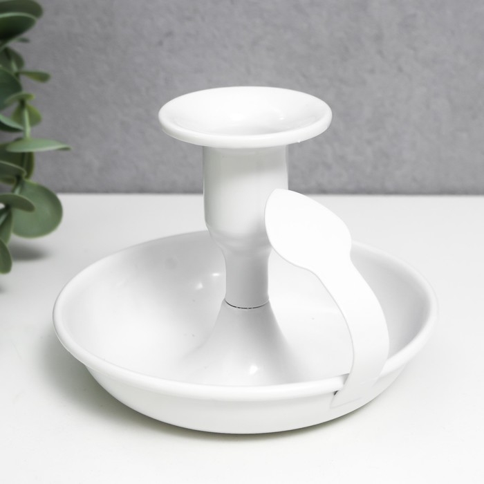 Подсвечник металл на 1 свечу с ручкой Подсвечник металл на 1 свечу с ручкой "Изгиб" белый 9х10,5х10,5 см