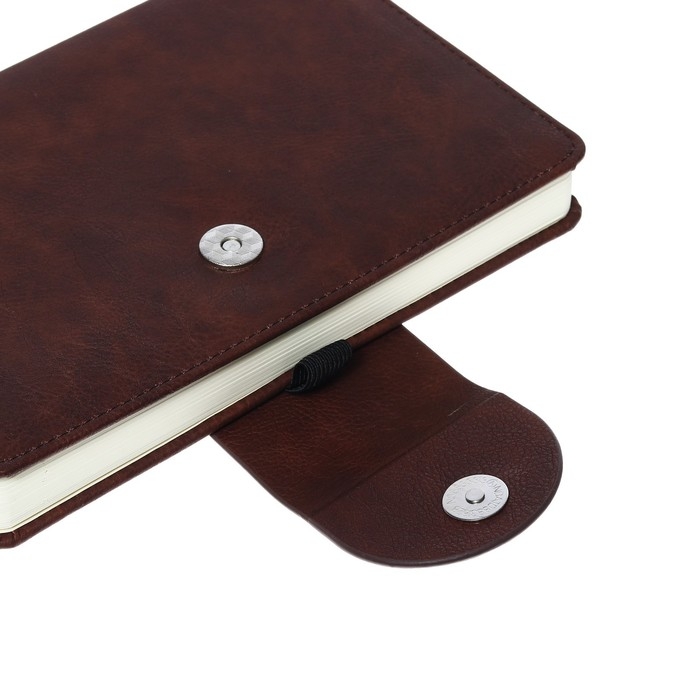 Ежедневник датированный 2024 A5 176 листов, deVENTE.Norwich, твёрдая обложка с поролоном из искусственной кожи, ляссе, кремовый блок 70 г/м2, коричневый