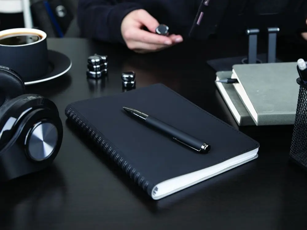 Ручка шариковая Kugel Gunmetal, белая Ручка шариковая Kugel Gunmetal, белая