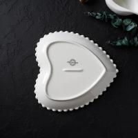 Тарелка фарфоровая Magistro &laquo;Сердце&raquo;, 20,5&times;21&times;2,5 см, цвет белый