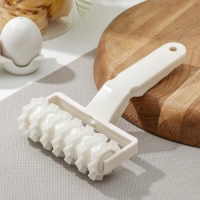 Валик для нарезки полос из теста Доляна &laquo;Волна&raquo;, 20&times;12&times;4 см, цвет белый