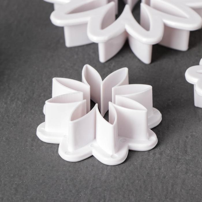 Набор выемок кондитерских для марципана и теста Доляна &laquo;Хризантема&raquo;, 3 шт: d=6,5 см, d=3,5 см, d=2 см