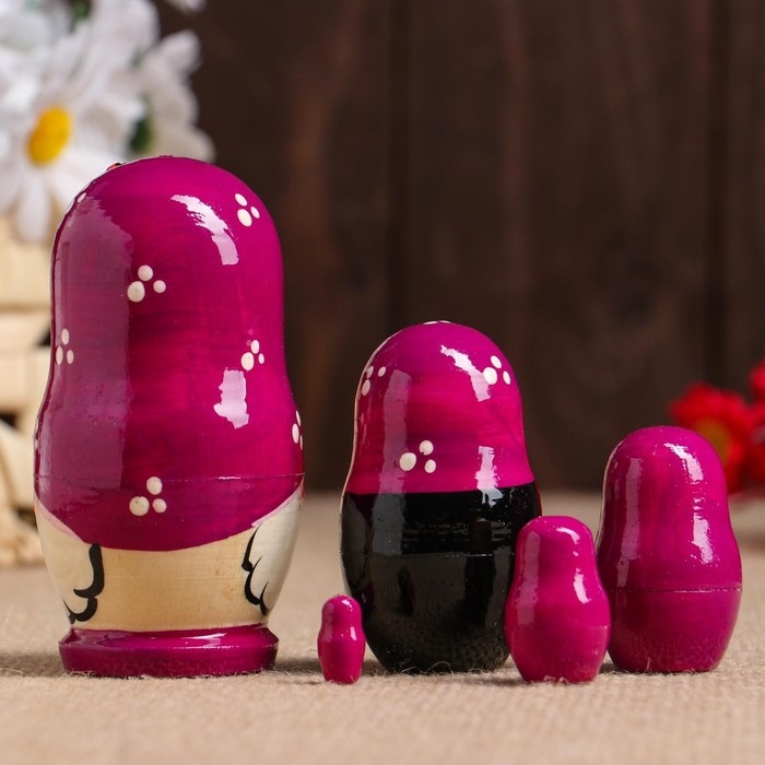 Матрёшка &laquo;Божья коровка&raquo;, фиолетовый платок, 5 кукольная, 9-11 см