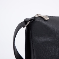 Сумка кросс-боди на молнии, цвет чёрный Сумка кросс-боди на молнии, цвет чёрный