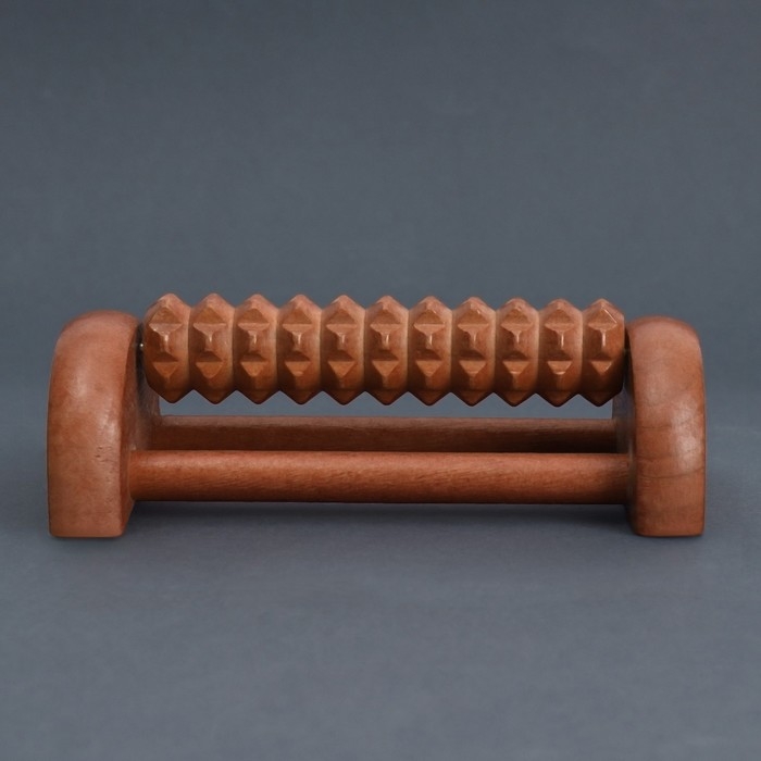 Массажёр для ног &laquo;Барабан&raquo;, 1 ролик с шипами, деревянный, 14,5 &times; 8,2 &times; 5 см