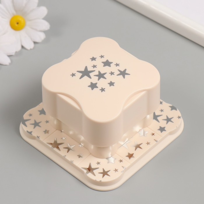 Дырокол фигурный рисунок 3,8х3,8 см "Россыпь звёзд" 6.1х6,1х4,1 см