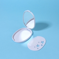 Зеркало складное &laquo;Клубника&raquo;, с расчёской, 6,5 &times; 9,5 см