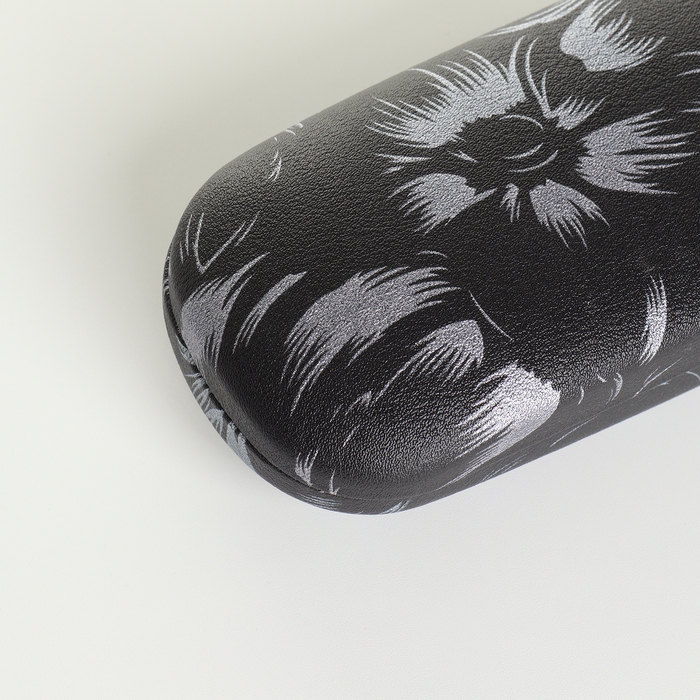 Футляр для очков на хлопушке, длина 16 см, цвет чёрный Футляр для очков на хлопушке, длина 16 см, цвет чёрный