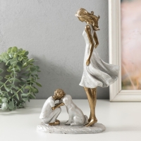 Сувенир полистоун "Мама и сын на прогулке с собакой" 16х7,5х24 см