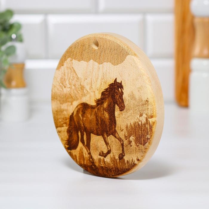 Доска из массива кедра &laquo;Лошадь&raquo;, круглая, 18 &times; 18 см