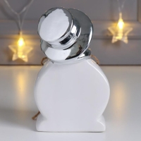 Сувенир керамика, дерево "Снеговик в цилиндре, с ёлочкой" серебро 14,7х6,5х9 см