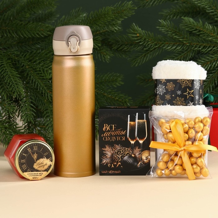 Подарочный набор новогодний &laquo;Все мечты сбудутся&raquo;:Чай новогодний чёрный 50 г., крем-мед с клубникой 120 г., носки 36 - 39 размер, термос 500 мл.
