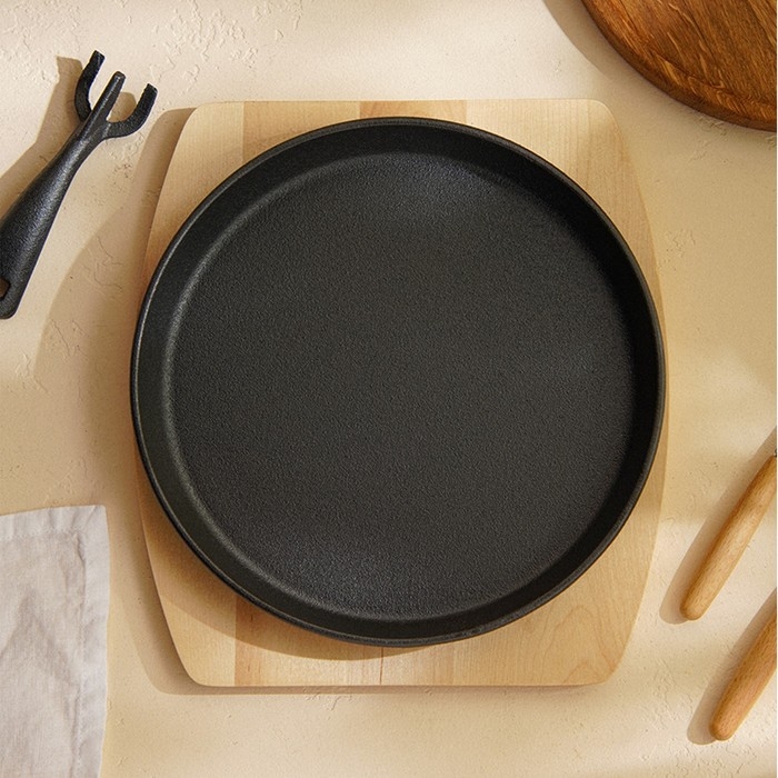 Сковорода чугунная на деревянной подставке SL Home, d=25 см, h=3 см, цвет чёрный