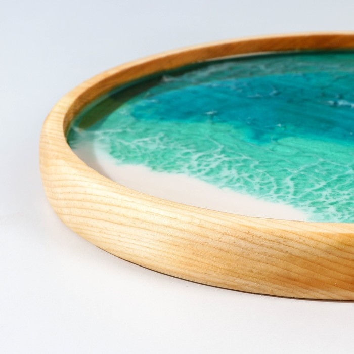 Поднос с эпоксидной пищевой смолой Adelica, 25&times;2,5 см, цельный массив кедра, рисунок МИКС