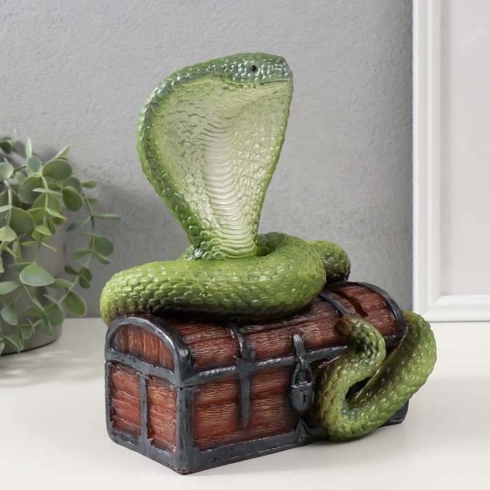 Копилка Копилка"КОБРА НА СУНДУКЕ " 20 х 17 х 12 см.