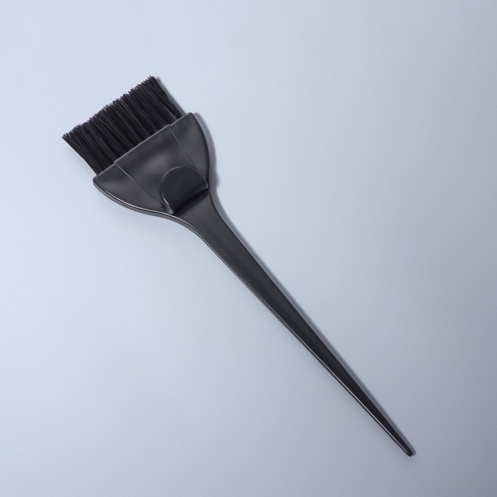 Кисть для окрашивания волос с фиксатором, 21 х 5,5 см, цвет чёрный Кисть для окрашивания волос с фиксатором, 21 х 5,5 см, цвет чёрный