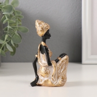 Сувенир полистоун "Африканка в цветочном платье с золотым шарфом, сидит" золото 7х5х11 см