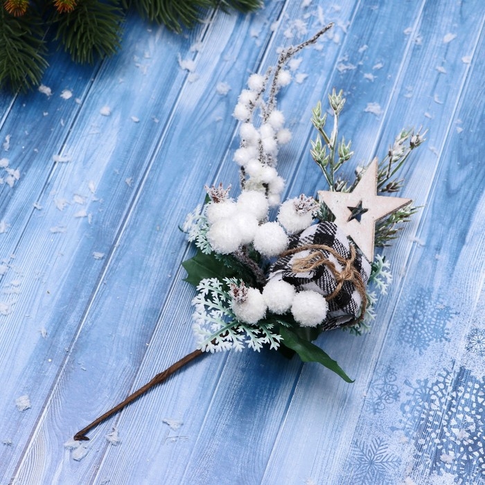 Декор Декор "Зимние грезы" подарок в клетку звезда ягоды, 21 см