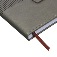 Ежедневник недатированный, А5, 140л, клетка, обл.кожзам, с хлястиком, Полоски серый Ежедневник недатированный, А5, 140л, клетка, обл.кожзам, с хлястиком, Полоски серый