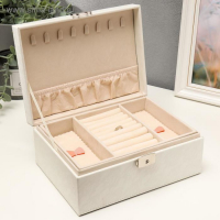 Шкатулка кожзам для украшений "Цветочное кружево" белая 9,5х16х22 см Шкатулка кожзам для украшений "Цветочное кружево" белая 9,5х16х22 см