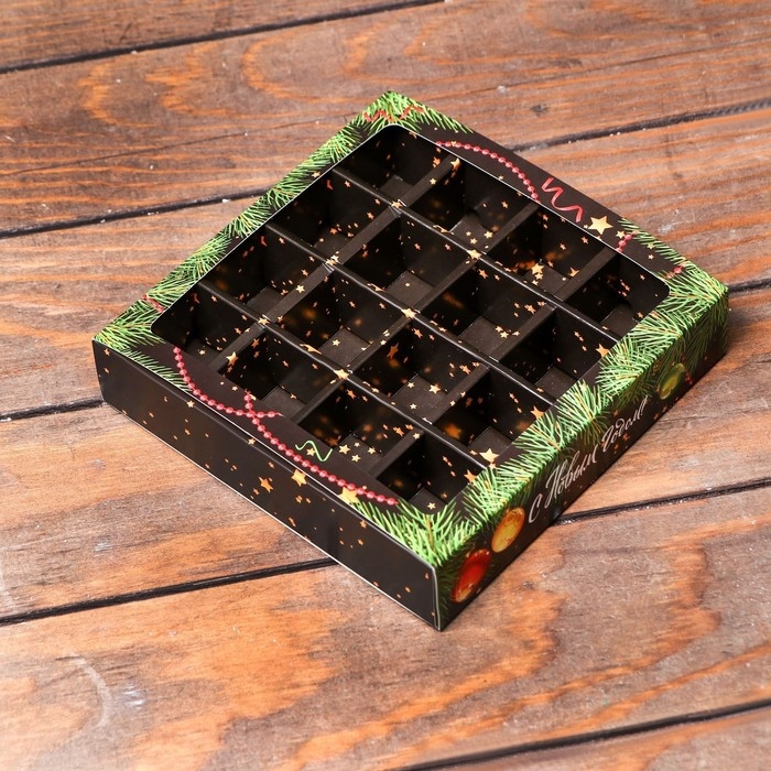 Новый год. Упаковка для конфет 16 шт &laquo;Новогодние ветви&raquo;, 17,7 х 17,7 х 3,8 см