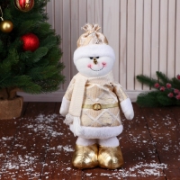 Мягкая игрушка "Снеговик в костюме с ромбиками, длинные ножки" стоит, 14 см, золото Мягкая игрушка "Снеговик в костюме с ромбиками, длинные ножки" стоит, 14 см, золото