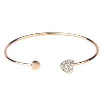 Браслет в с сердцем в стразах