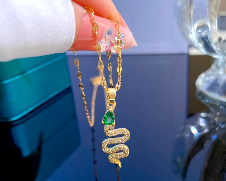 Женская цепочка из нержавеющей стали с зеленым Цирконом