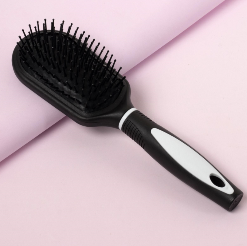 Расчёска массажная, 6,7 x 24 см, цвет чёрный/белый