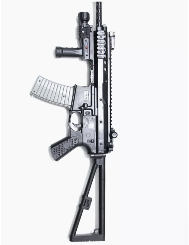 Автомат с лазерным прицелом