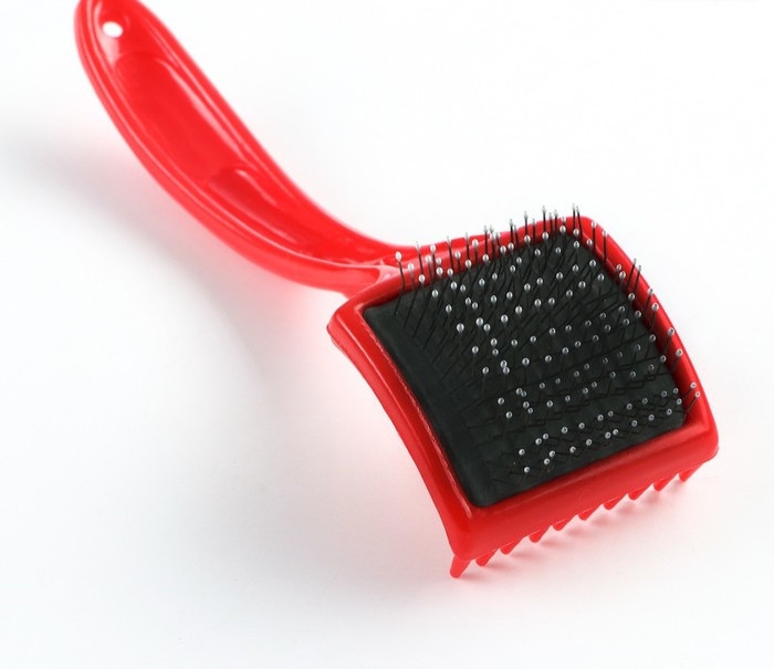 Щётка-пуходёрка малая жесткая с каплями, основание 50х50 мм, красная,