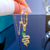 Женская цепочка из нержавеющей стали с зеленым Цирконом